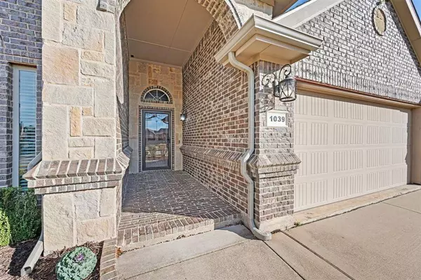 1039 Cydnie Street, Kennedale, TX 76060