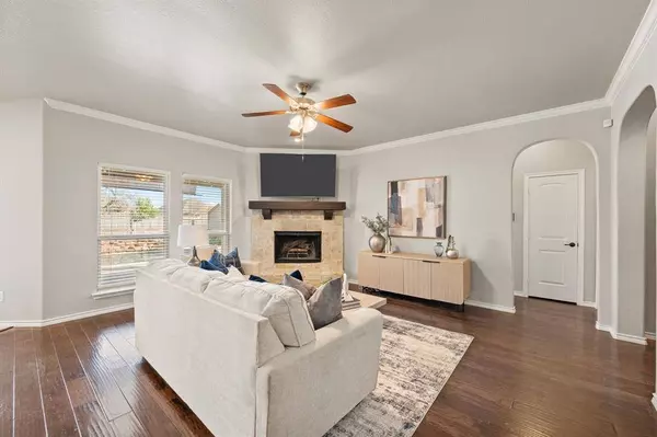 1039 Cydnie Street, Kennedale, TX 76060