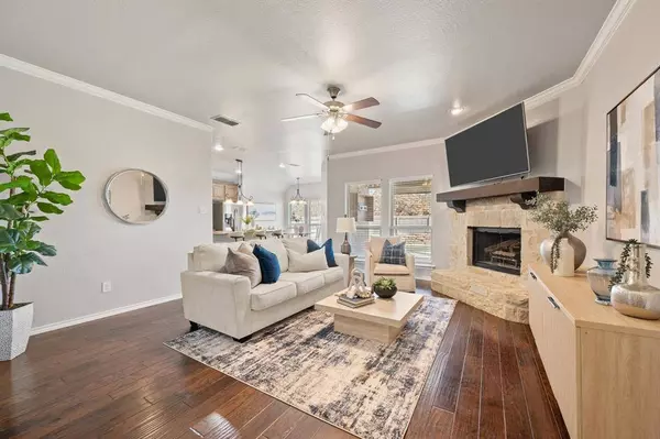 1039 Cydnie Street, Kennedale, TX 76060