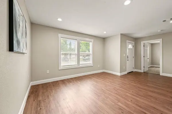609 W Inwood Drive, Arlington, TX 76010