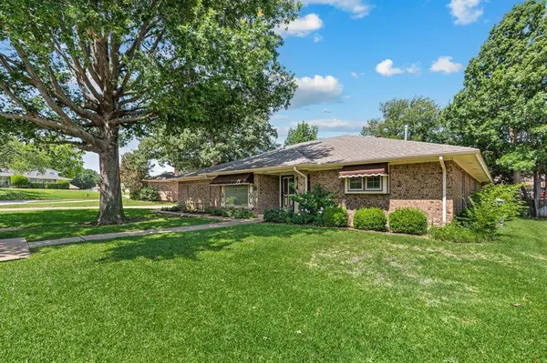 4321 Waycross Drive, Arlington, TX 76016