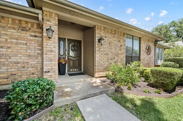 5709 Glacier Lake Dr, Arlington, TX 76013-5223