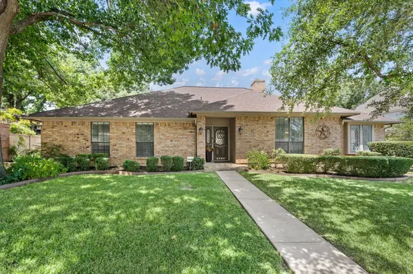 5709 Glacier Lake Dr, Arlington, TX 76013-5223
