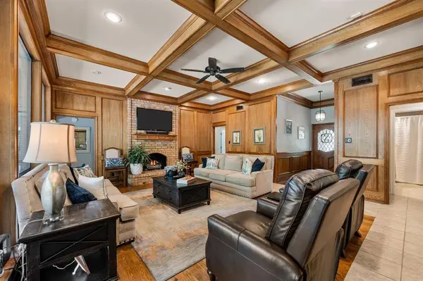 5709 Glacier Lake Drive, Arlington, TX 76013