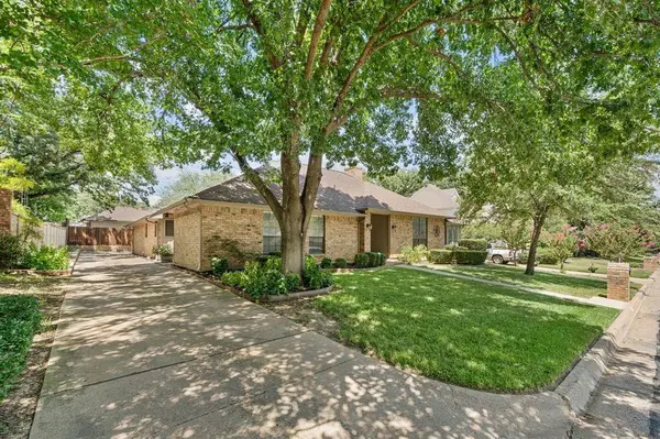 5709 Glacier Lake Drive, Arlington, TX 76013