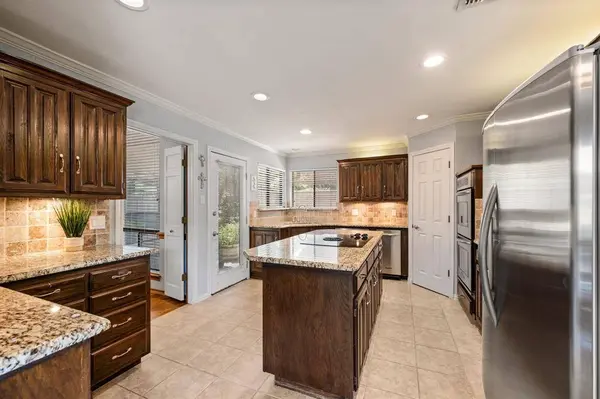 5709 Glacier Lake Drive, Arlington, TX 76013