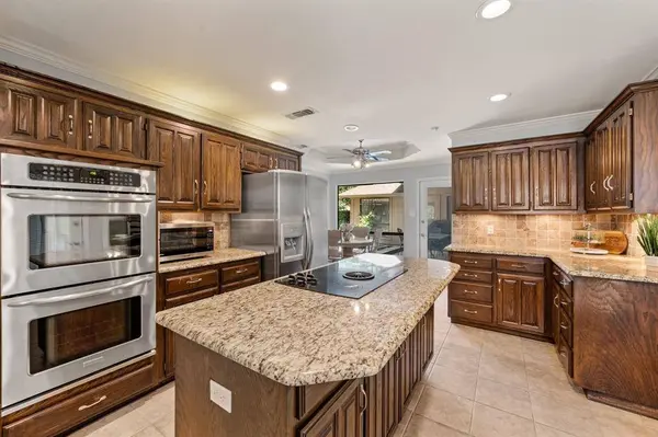 5709 Glacier Lake Drive, Arlington, TX 76013