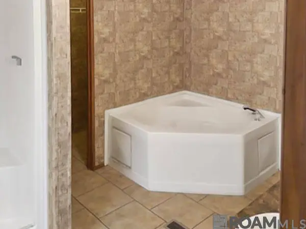 28498 Lindsey Tabor Rd, Holden, LA 70744