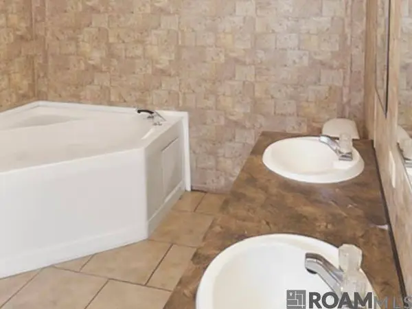 28498 Lindsey Tabor Rd, Holden, LA 70744