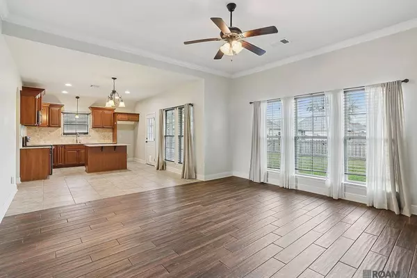 9277 Yellowfin Dr, Denham Springs, LA 70726