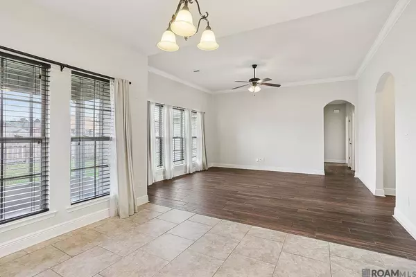 9277 Yellowfin Dr, Denham Springs, LA 70726