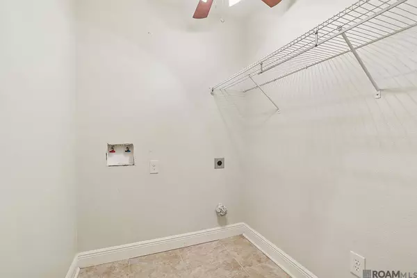 9277 Yellowfin Dr, Denham Springs, LA 70726