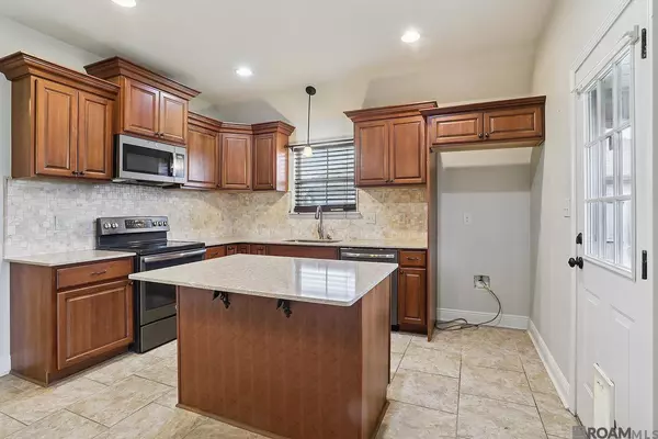 9277 Yellowfin Dr, Denham Springs, LA 70726