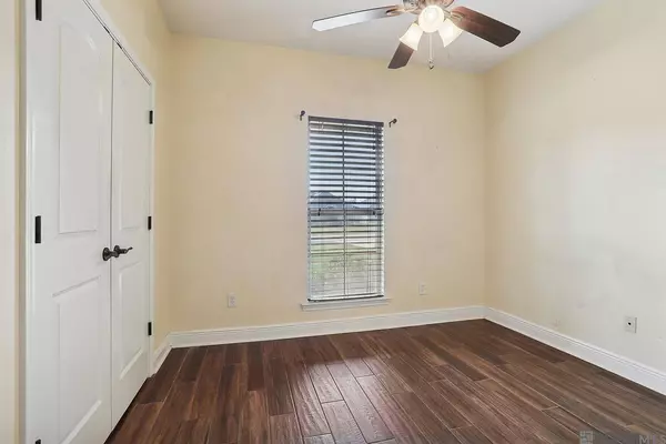 9277 Yellowfin Dr, Denham Springs, LA 70726