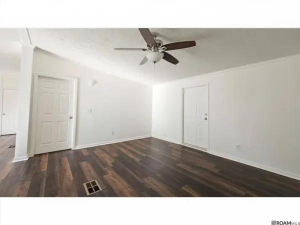 38089 Falcon Wood Dr, Denham Springs, LA 70706