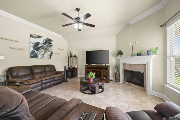 23369 Mango Dr, Denham Springs, LA 70726