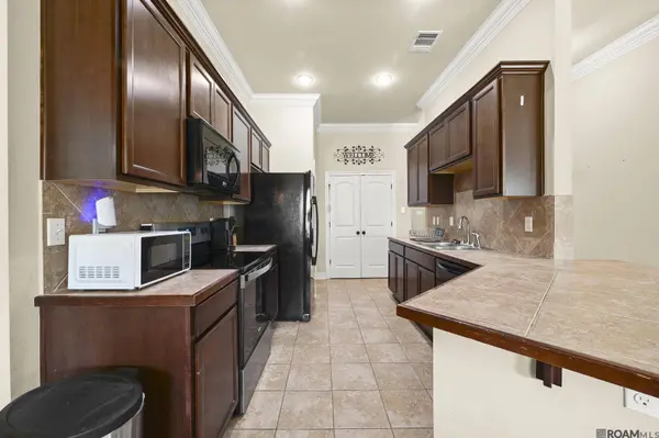 23369 Mango Dr, Denham Springs, LA 70726