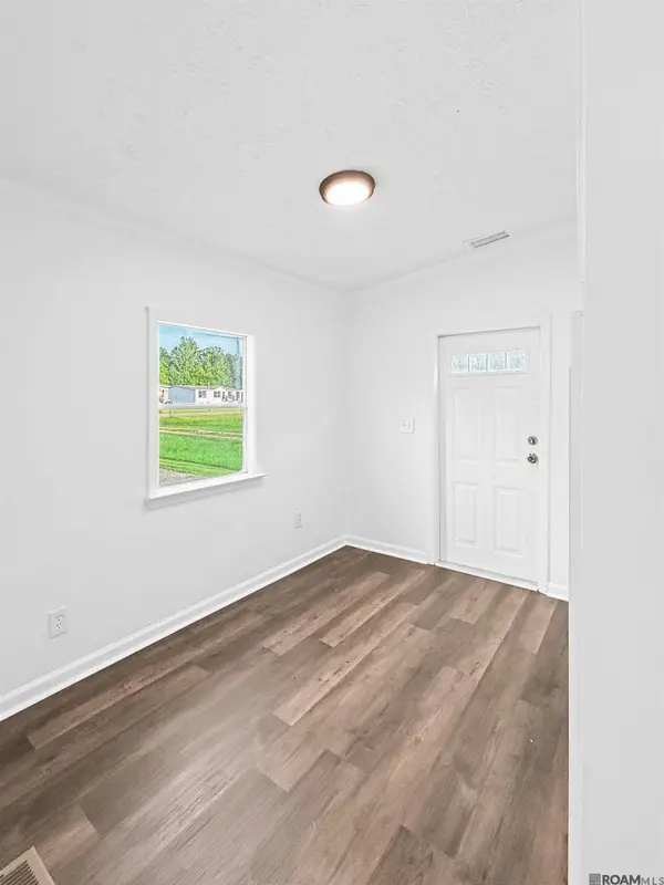 38089 Falcon Wood Dr, Denham Springs, LA 70706