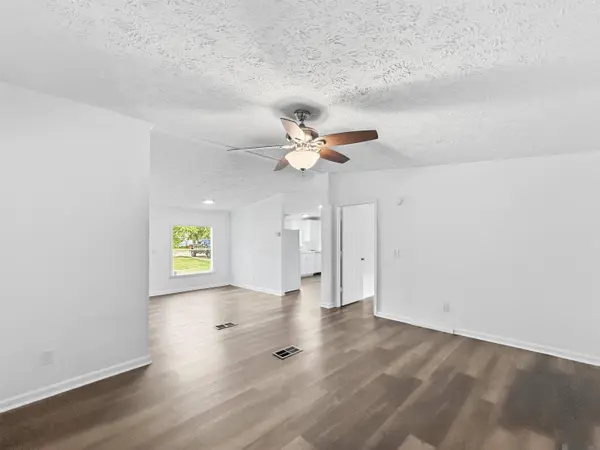 38089 Falcon Wood Dr, Denham Springs, LA 70706
