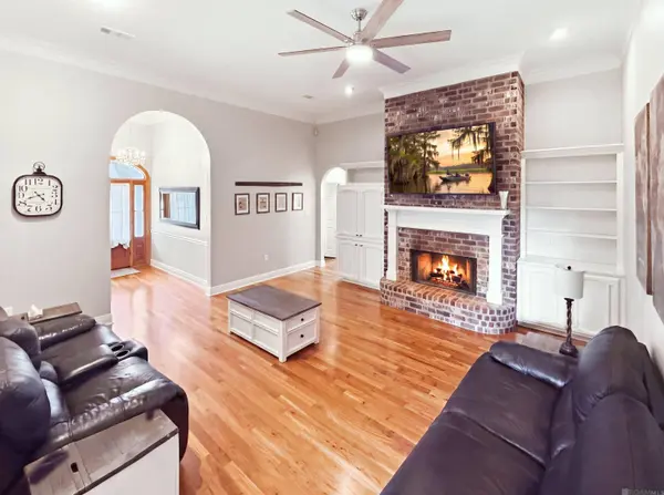 9900 Meadow Ln, Denham Springs, LA 70706