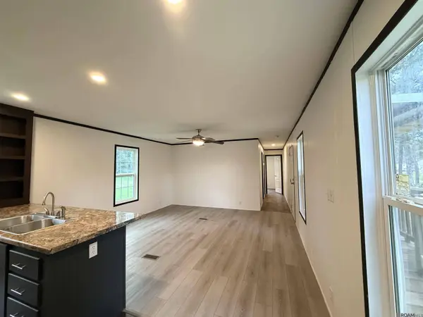 13740 Henry Dr, Denham Springs, LA 70726
