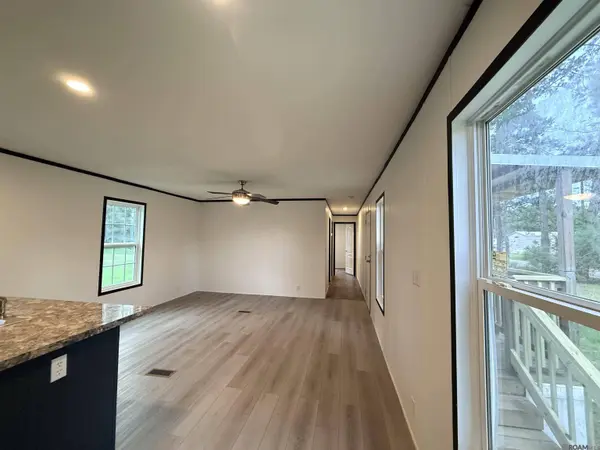 13740 Henry Dr, Denham Springs, LA 70726