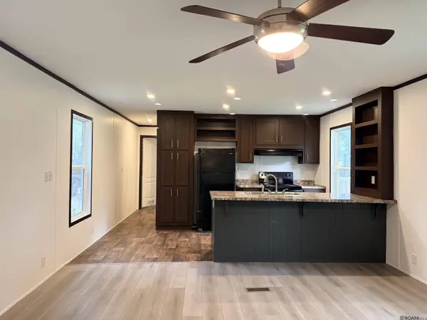 13740 Henry Dr, Denham Springs, LA 70726