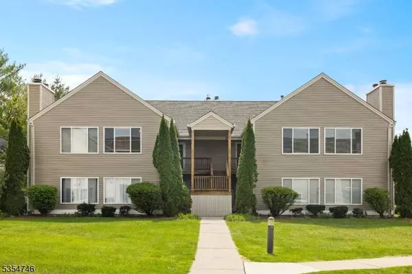 66 Falcon Ridge Way N, Hamburg Boro, NJ 07419