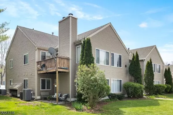 66 Falcon Ridge Way N, Hamburg Boro, NJ 07419