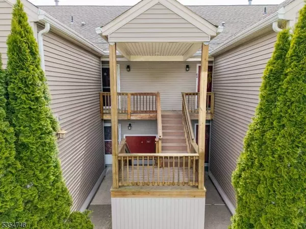 66 Falcon Ridge Way N, Hamburg Boro, NJ 07419