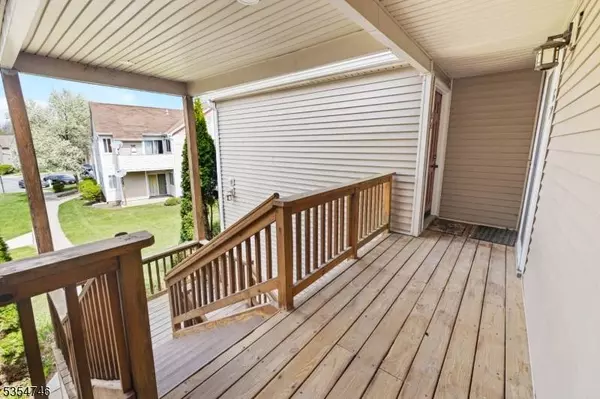 66 Falcon Ridge Way N, Hamburg Boro, NJ 07419