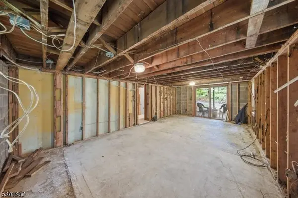 193 Monroe Trl, Hopatcong Boro, NJ 07843