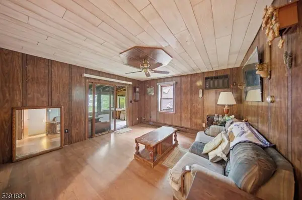 193 Monroe Trl, Hopatcong Boro, NJ 07843