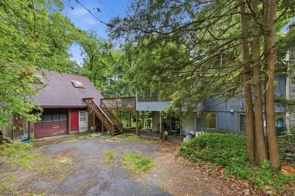 193 Monroe Trl, Hopatcong Boro, NJ 07843