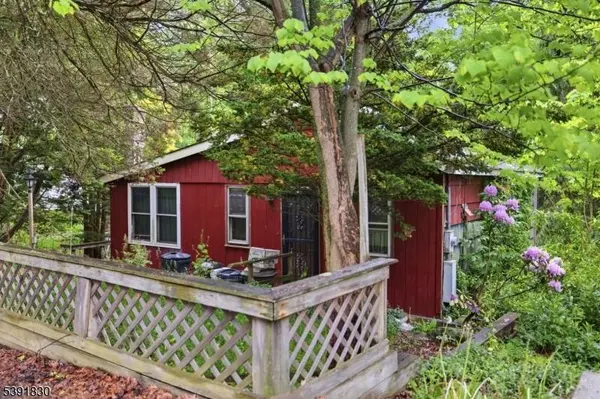 193 Monroe Trl, Hopatcong Boro, NJ 07843