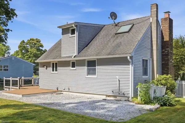 27 Jefferson Ter, Ogdensburg Boro, NJ 07439