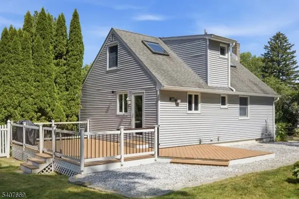 27 Jefferson Ter, Ogdensburg Boro, NJ 07439