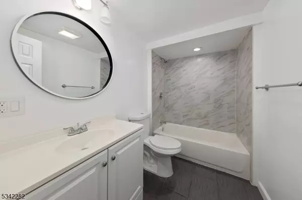 71 Roosevelt Ave, Jefferson Twp., NJ 07438