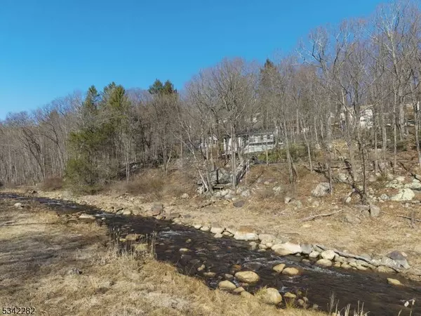 71 Roosevelt Ave, Jefferson Twp., NJ 07438