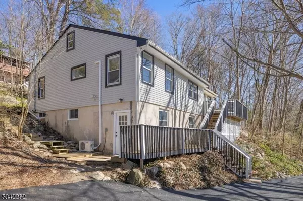 71 Roosevelt Ave, Jefferson Twp., NJ 07438