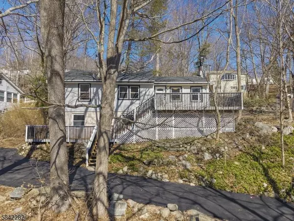 71 Roosevelt Ave, Jefferson Twp., NJ 07438