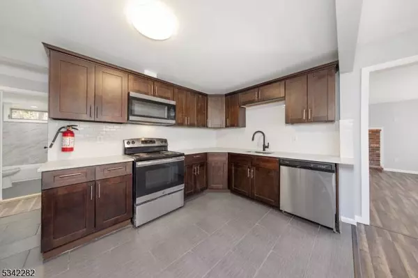 71 Roosevelt Ave, Jefferson Twp., NJ 07438