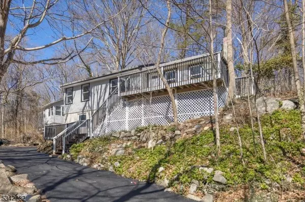 71 Roosevelt Ave, Jefferson Twp., NJ 07438