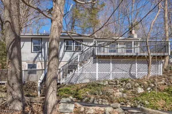 71 Roosevelt Ave, Jefferson Twp., NJ 07438