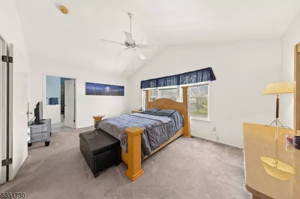 20 Mountain View Ct, Hardyston Twp., NJ 07419