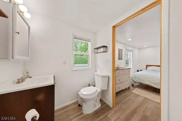 31 Plaza Dr, Hampton Twp., NJ 07860