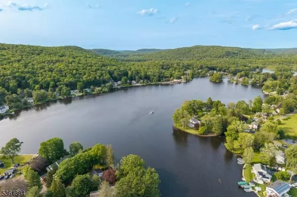 31 Plaza Dr, Hampton Twp., NJ 07860