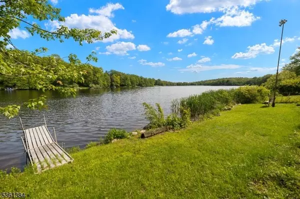 31 Plaza Dr, Hampton Twp., NJ 07860