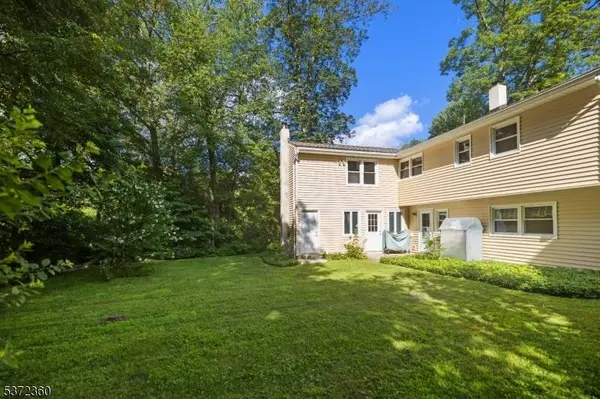 3 Sandy Hill Rd, Vernon Twp., NJ 07419