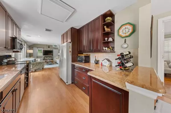 15 Hill Rd, Stanhope Boro, NJ 07874